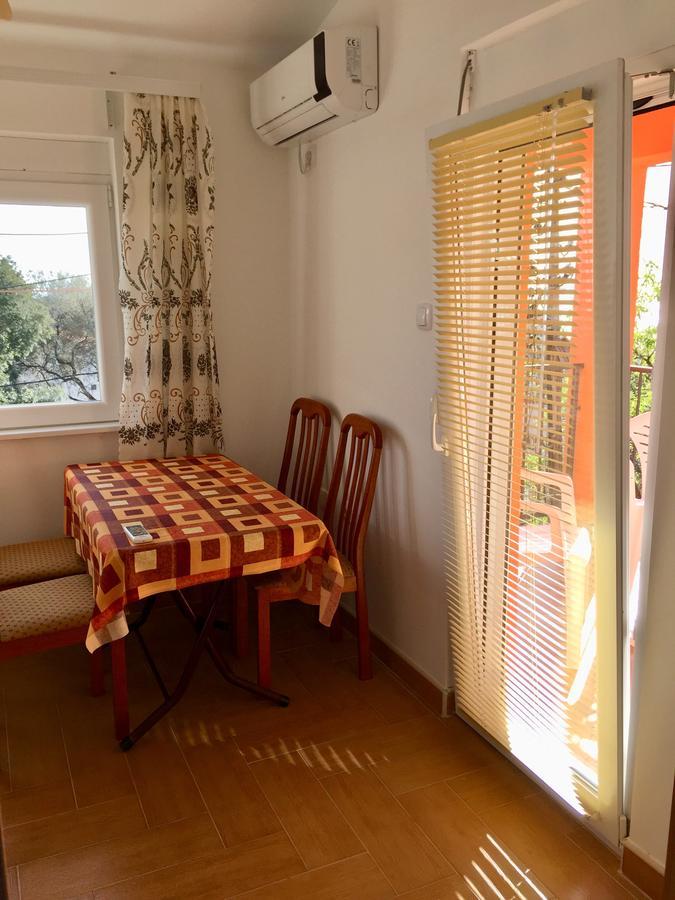 Holiday Home Orange Utjeha Esterno foto