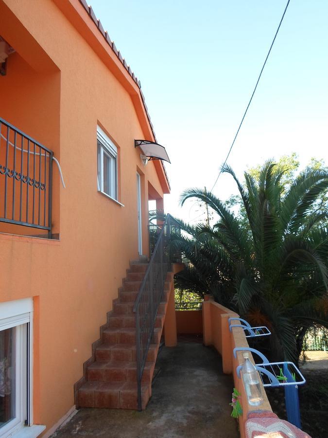 Holiday Home Orange Utjeha Esterno foto